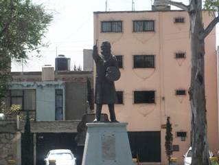 Памятник Веласко в Мехико