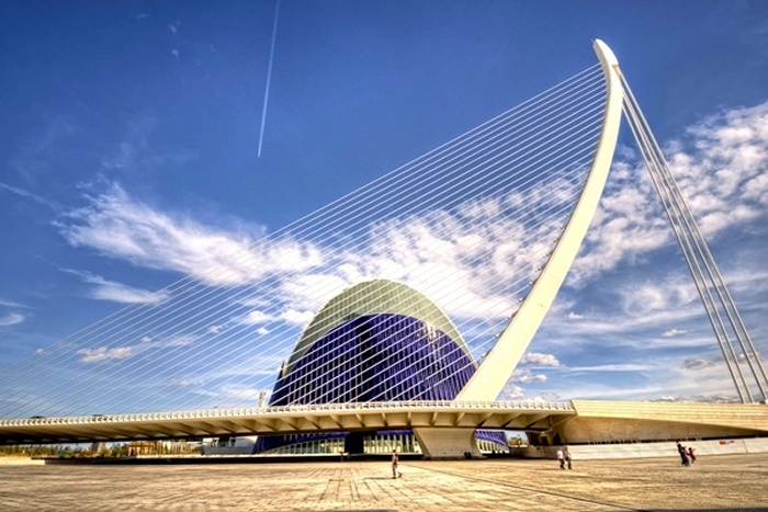 Мост в научно-культурном городе Валенсии