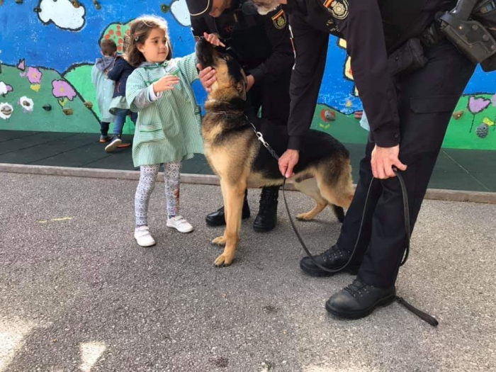 Выездной урок policia. Знакомство с полицейской служебной собакой.