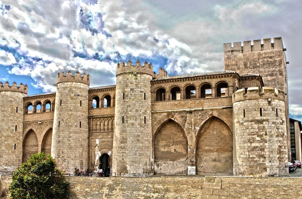 Крепость Сарагосы снаружи
