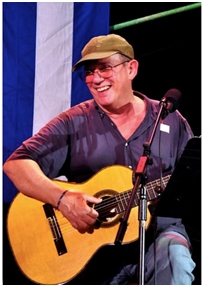 Сильвио на одном из своих концертов в бедных районах Кубы